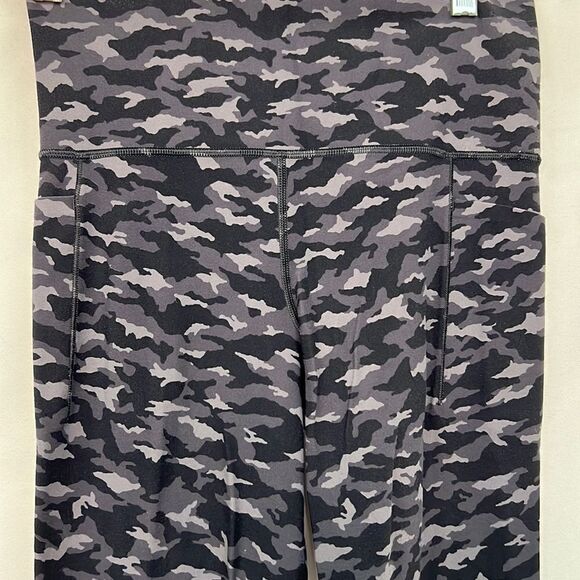 Athleta Black And Gray salutation stash pocket Camo Leggings Size small EUC - Picture 3 of 11